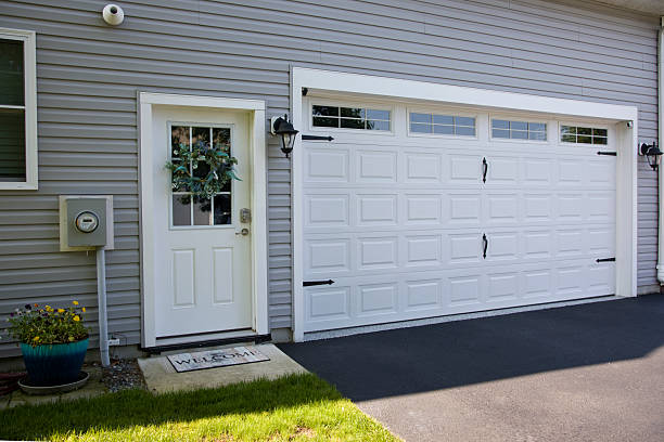 24/7 Emergency Garage Door Panel Replacement experts in Calimesa, CA